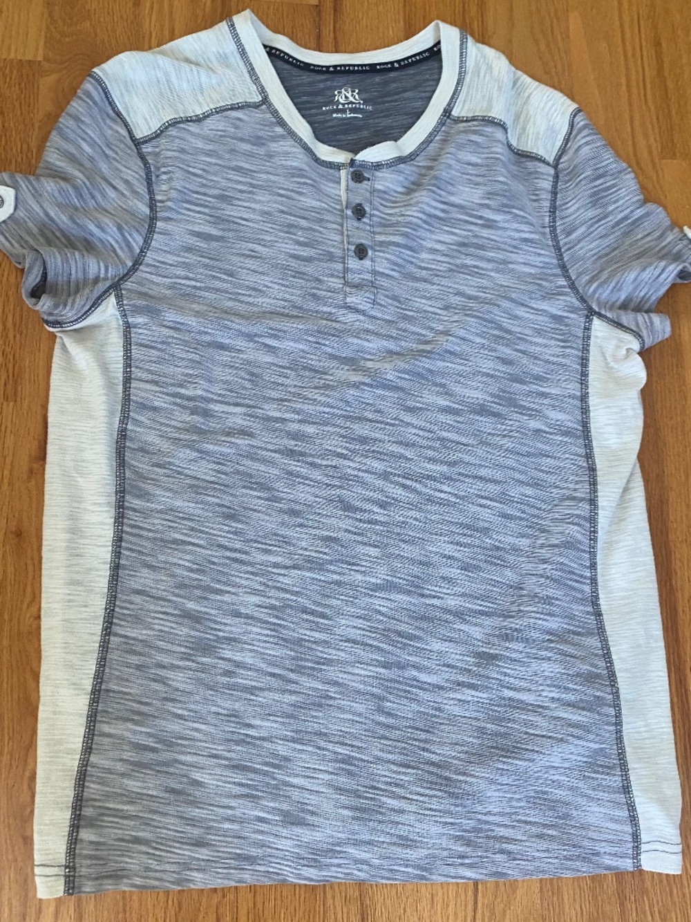 Rock & Republic Men’s Large Grey Henley Polo Tee Top NWOT
